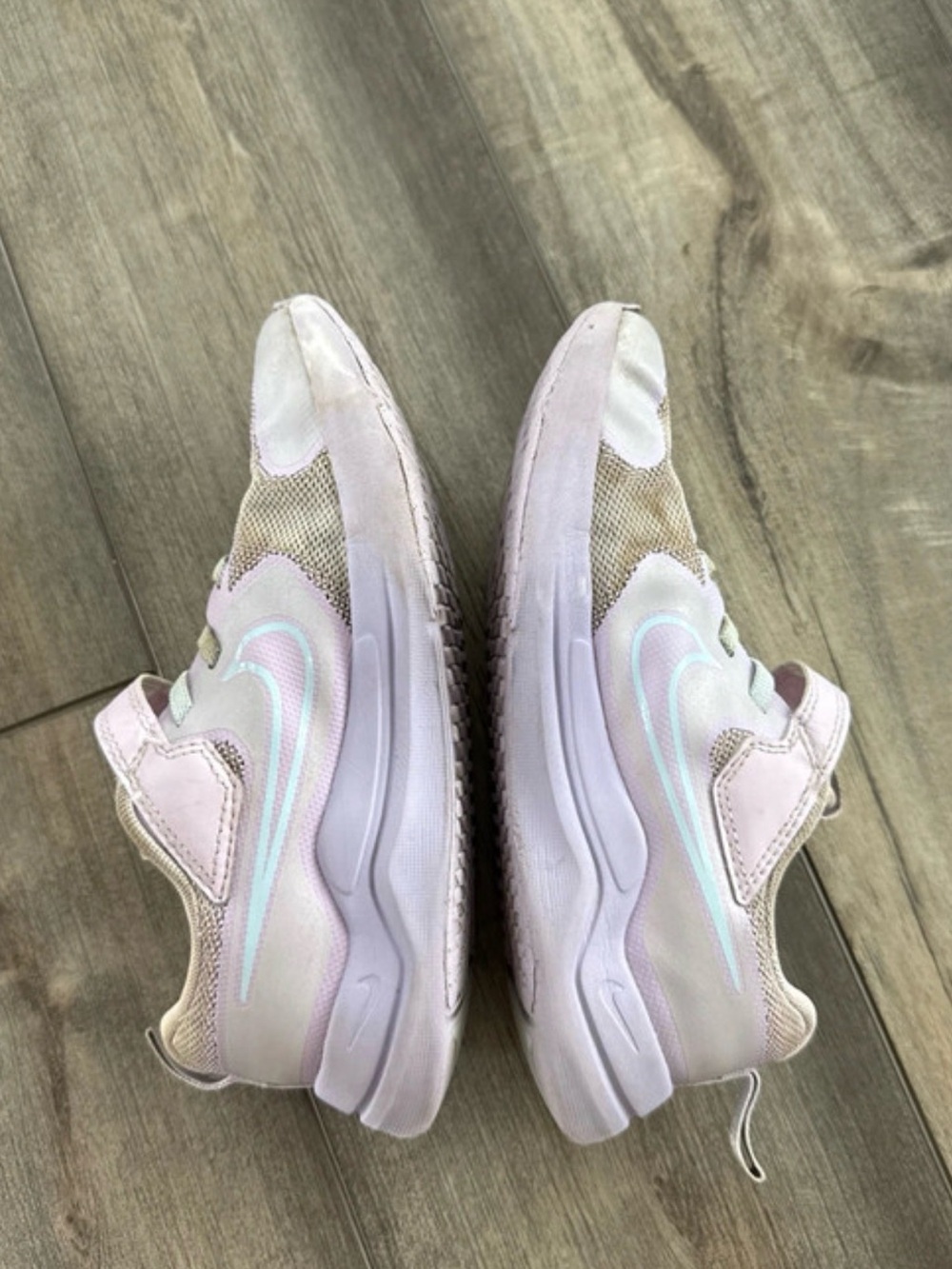 Nike girls size 2.5 youth cosmic runner shoes